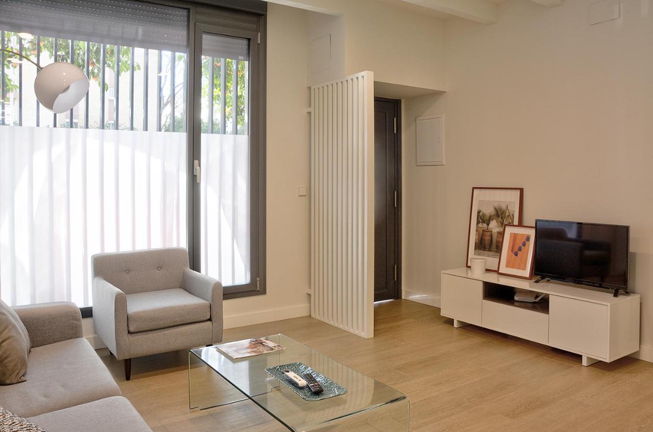 Apartamento De Dos Dormitorios En Triana Seville Exterior photo