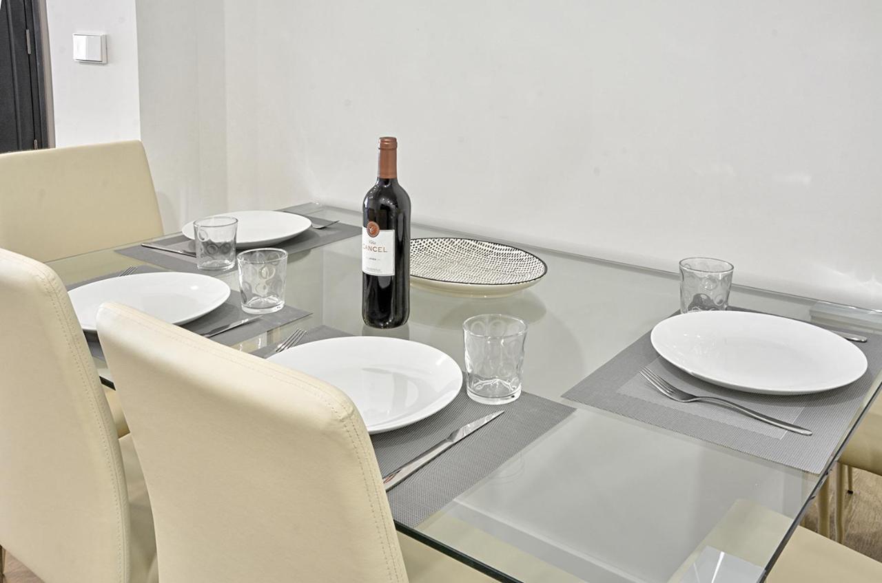 Apartamento De Dos Dormitorios En Triana Seville Exterior photo